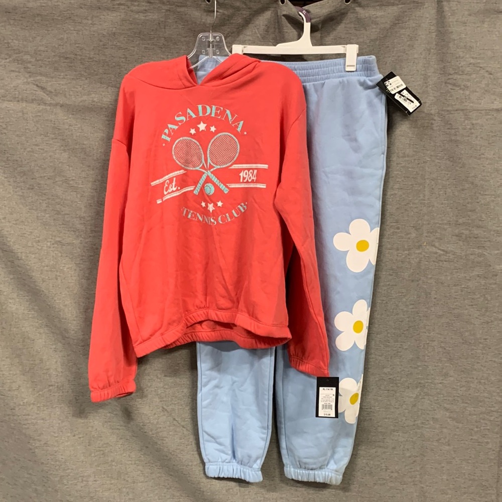 new 2-piece set for girls, orange sweater and light blue pants with large white
